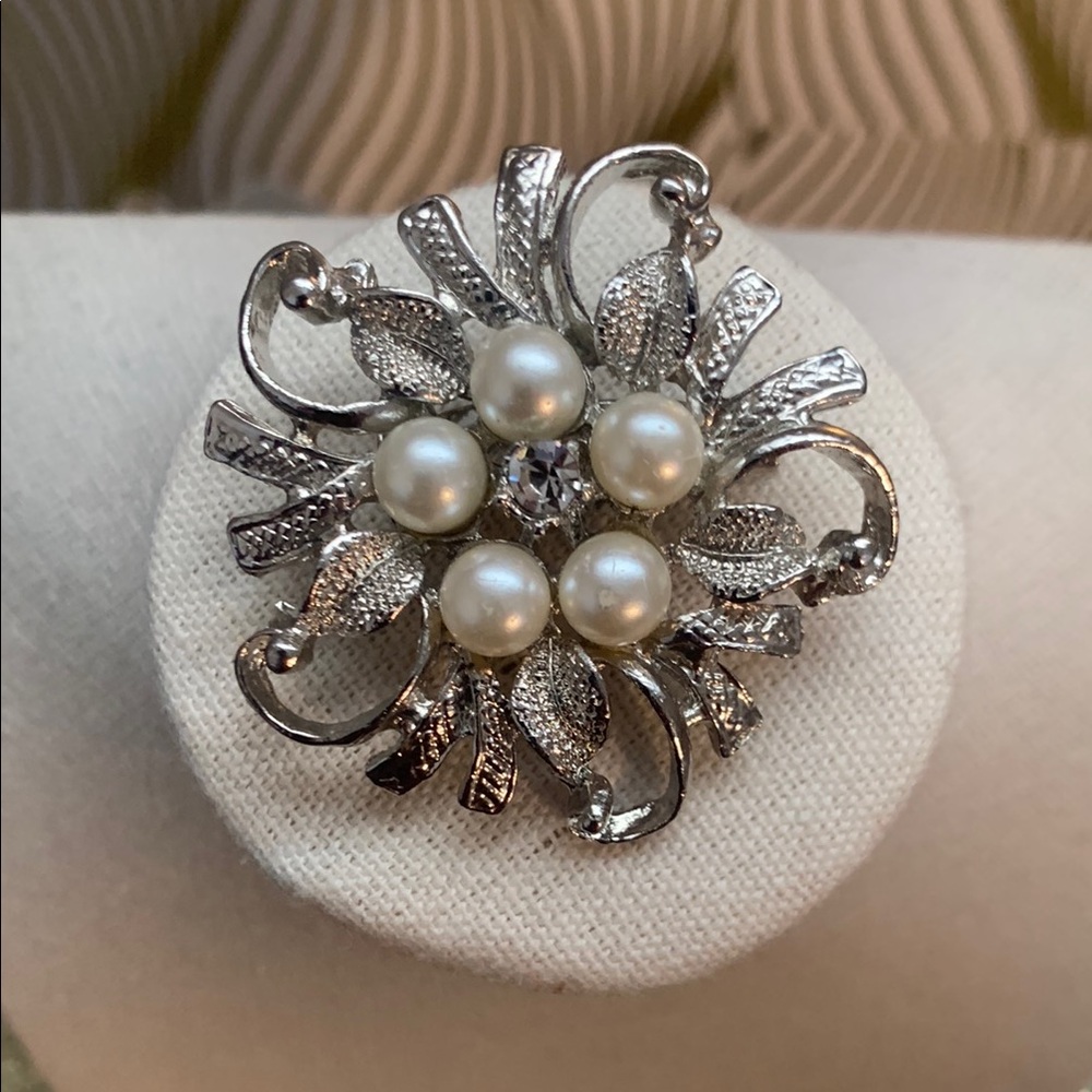 Elegant Silver and Pearl Brooch